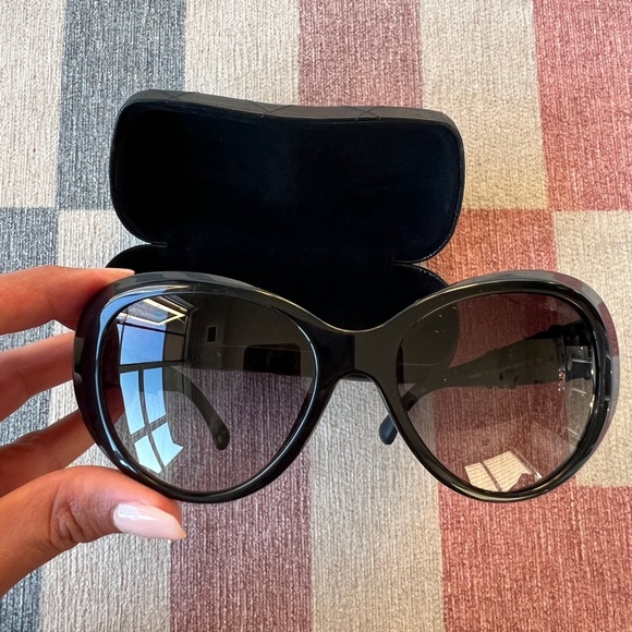 Chanel sunglasses with leather flowers - Picture 5 of 6